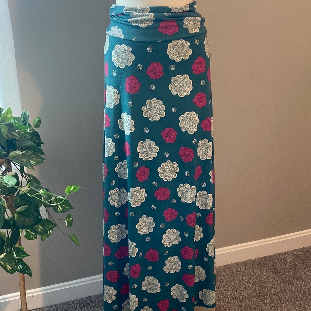 CUTE LULA ROE LONG SKIRTS XS